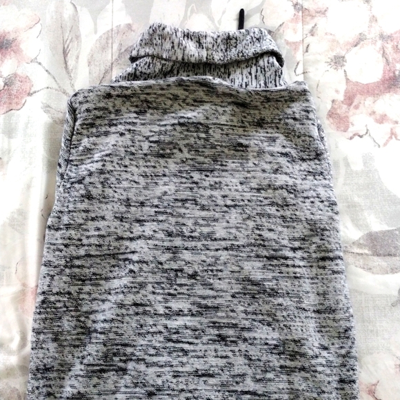 Express Sweater - Picture 3 of 3